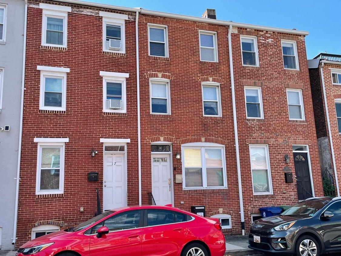 Primary Photo - 19 W West St