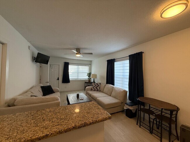 Foto del edificio - 4652 Poinciana St