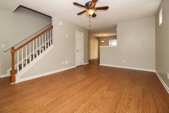 Foto del edificio - 103 Oak Grove Pl
