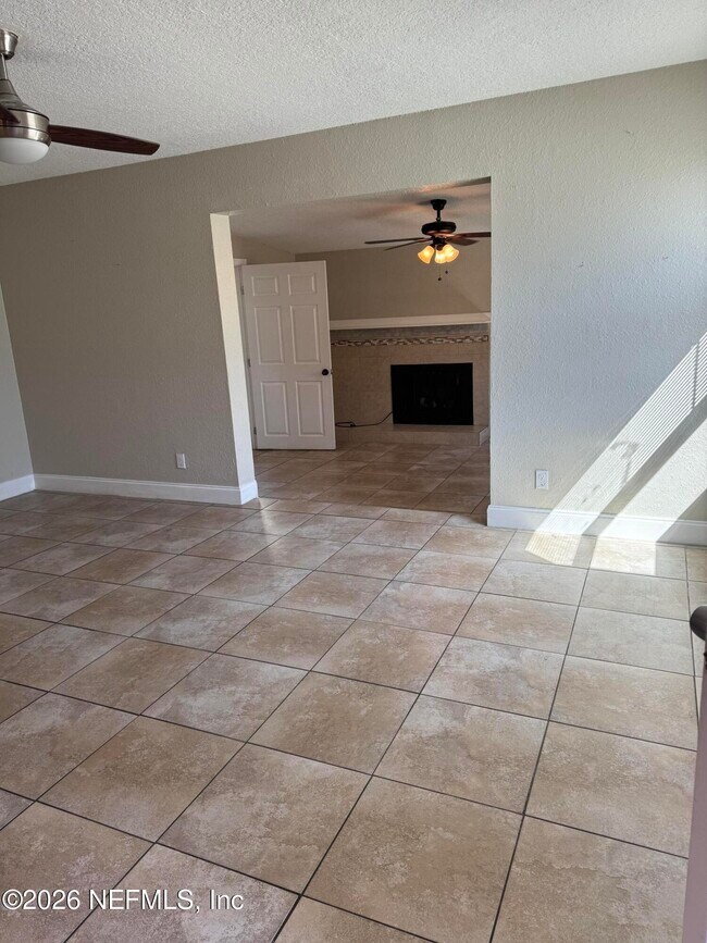 Building Photo - 3923 Harbor View Dr