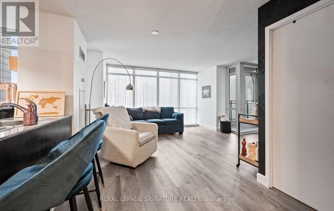 Building Photo - 11 Brunel Ct