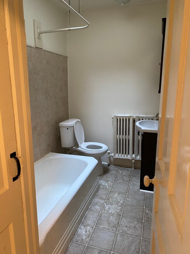 Bathroom - 3402 F St