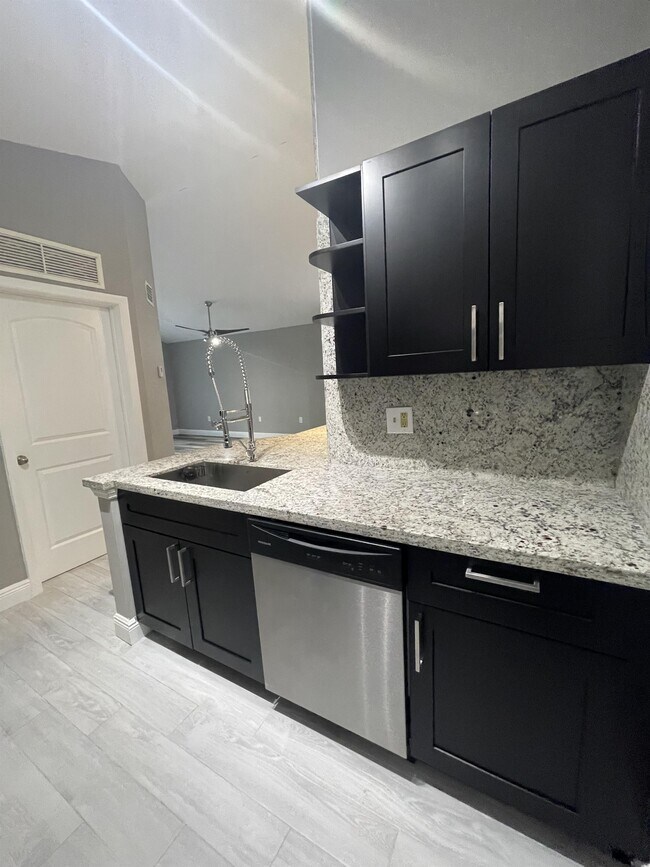 Foto del edificio - 2820 N Oakland Forest Dr