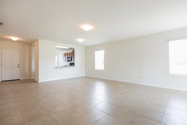 Building Photo - 714 SW 6th St