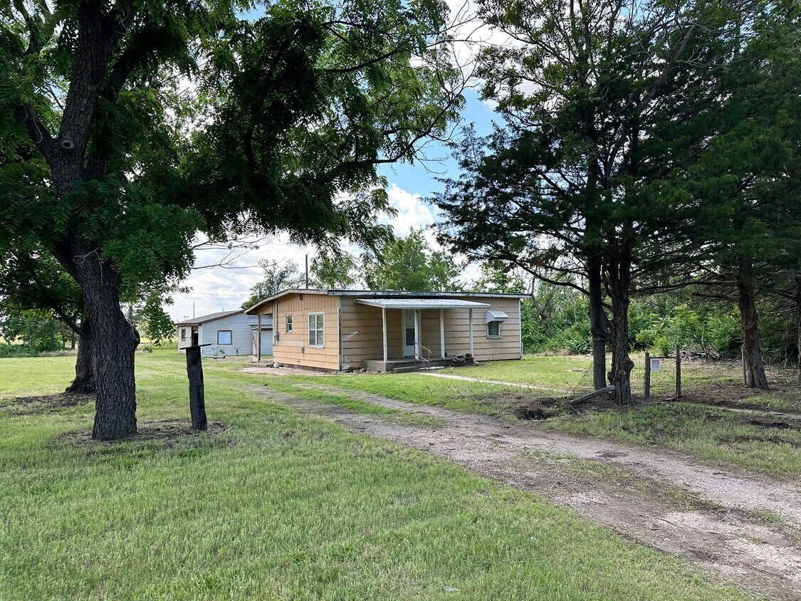 Foto principal - 537 E Ave E St