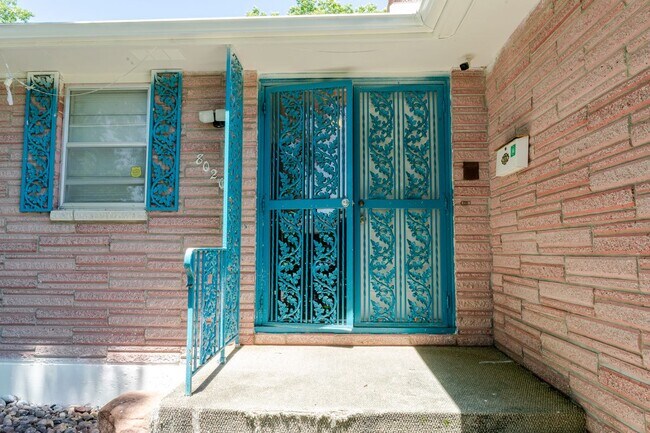 Foto del edificio - 8020 Oakland Ave