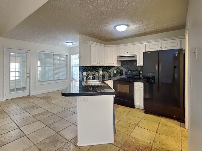 Foto del edificio - 677 New England Way