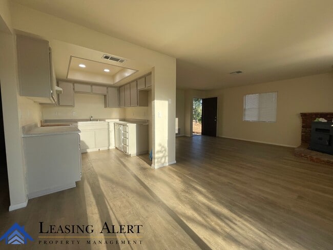 Building Photo - 42649 Cabin Dr