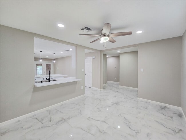 Building Photo - 12811 High Star Dr