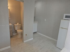 Building Photo - 528 NW 10th St