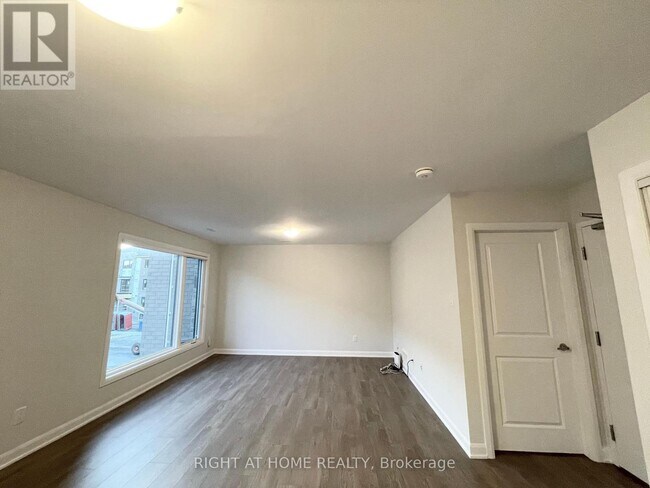 Building Photo - 1328 Creekway Private