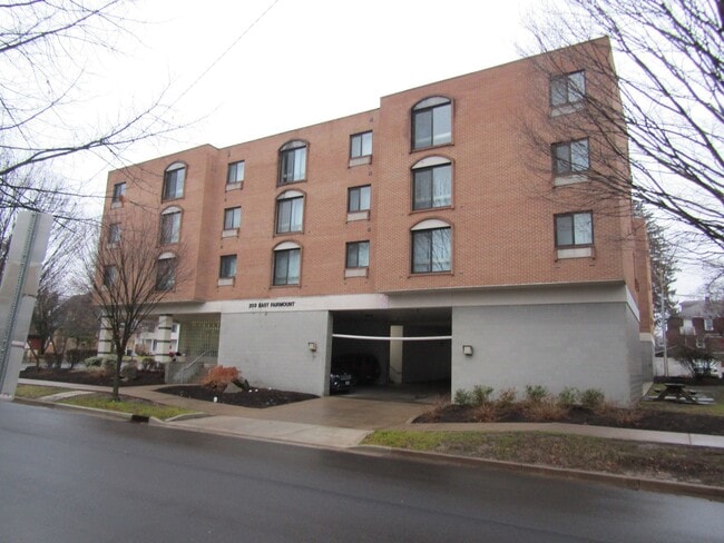 Foto del edificio - Fairmount East II - 2 Bedroom 2 Bath Middl...