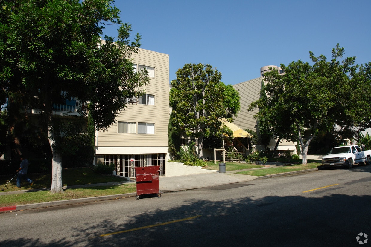 Building Photo - 333 N Louise St