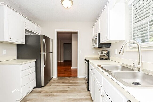 Building Photo - 3309 Calais Cir