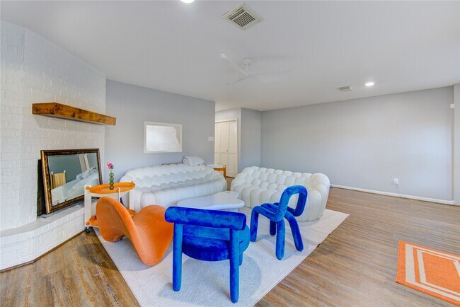 Foto del edificio - 1160 N Kirkwood Rd