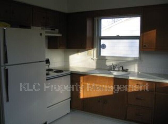 Building Photo - 625 3rd St