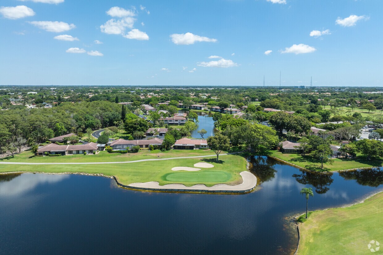 Context - Vistas of Boca Lago