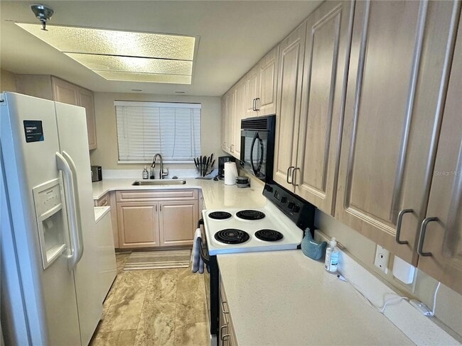 Building Photo - 6009 Sea Ranch Dr