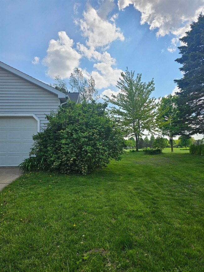 Building Photo - 862 Sky Ridge Dr
