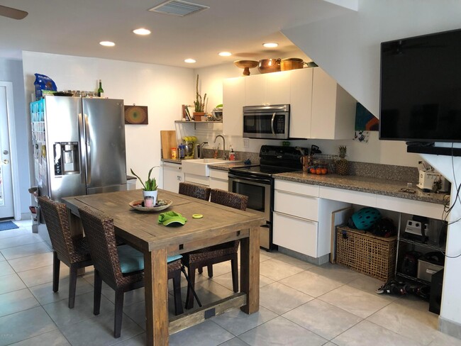 Building Photo - 2019 S Granada Dr