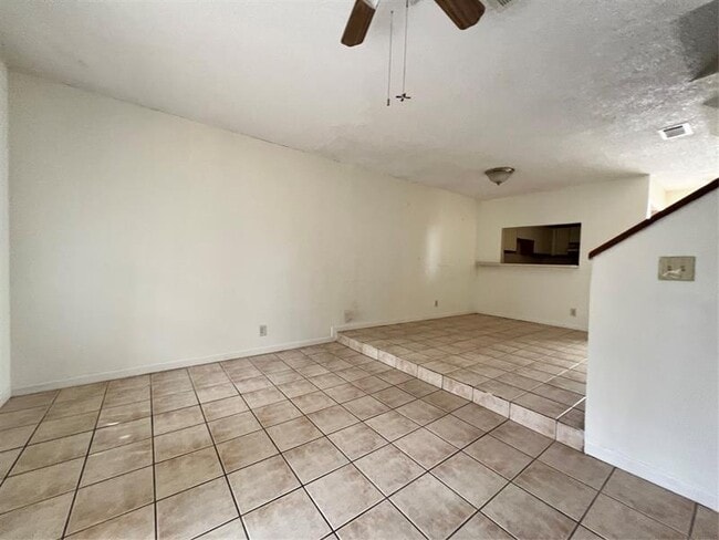 Building Photo - 10605 Royal Palm Blvd