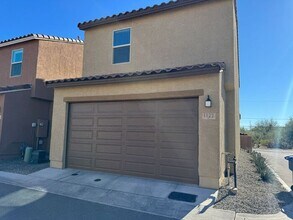 Building Photo - 1122 E Cairn St