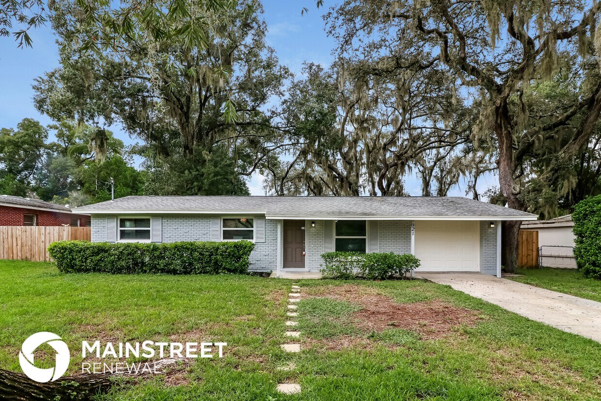 Foto principal - 921 Hillside Dr