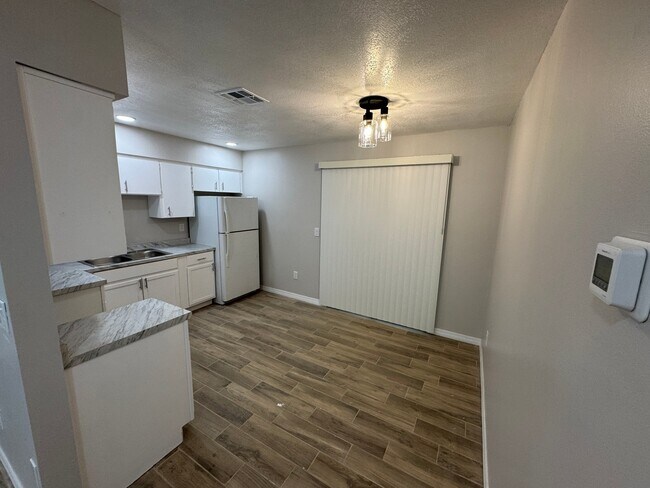 Foto del edificio - 21514 Campbell Dr