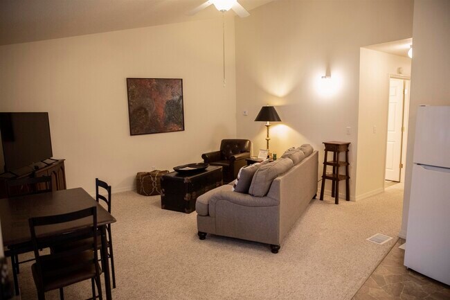 Foto del edificio - 305 Chickasha Dr