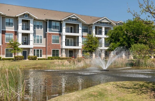 Building Photo - Centreport Lake