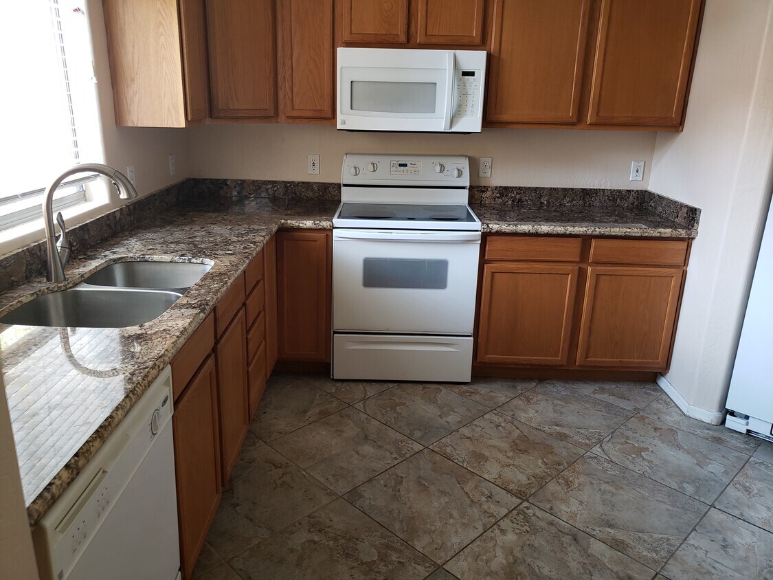 Primary Photo - 1351 N Pleasant Dr