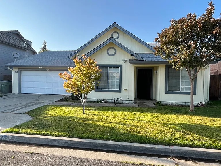 Primary Photo - 2082 E Minarets Ave