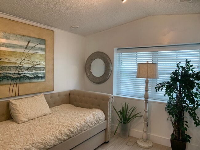 Building Photo - 55 Boca Chica Rd