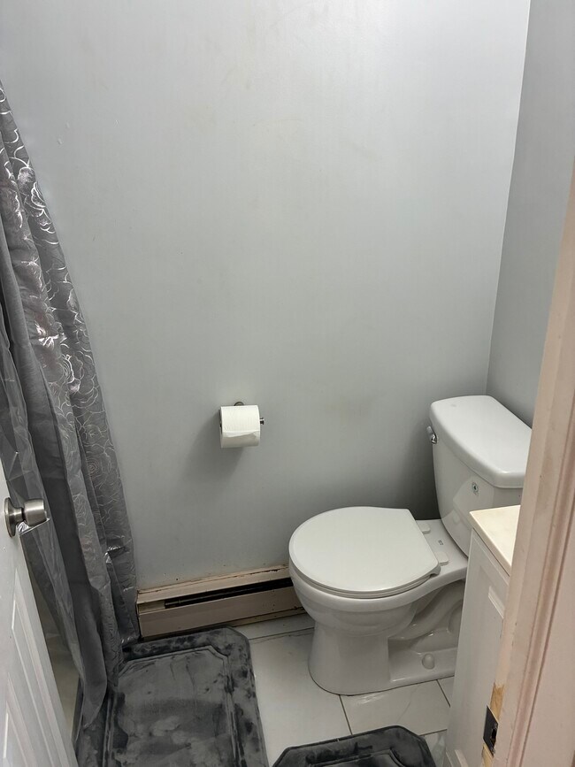 Baño privado para el dormitorio #1 - 213 Knoll Dr