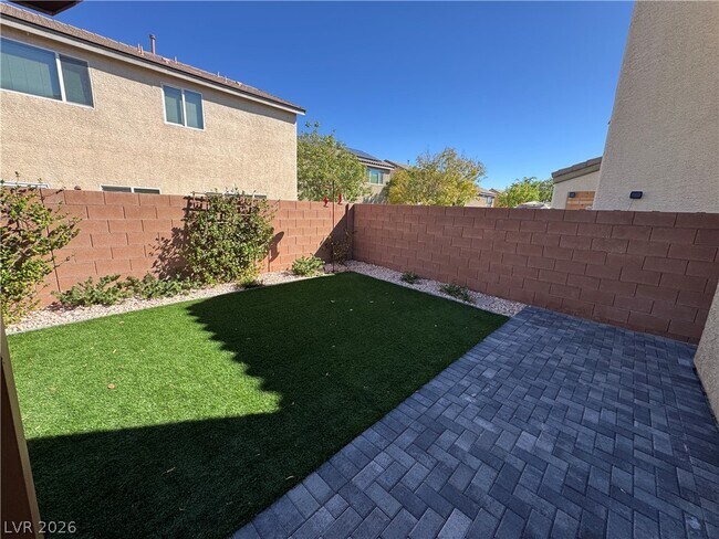 Building Photo - 10240 Danskin Dr