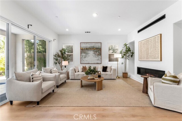 Building Photo - 105 Shear