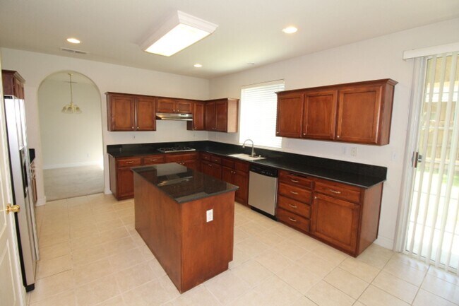 Building Photo - 2475 Deauville Cir