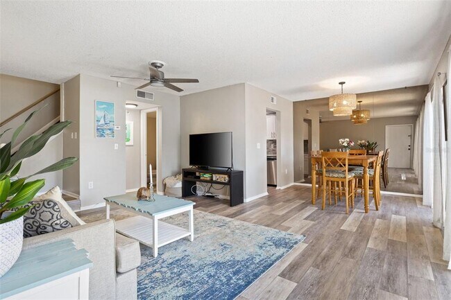 Foto del edificio - 6305 Morningmist Ct