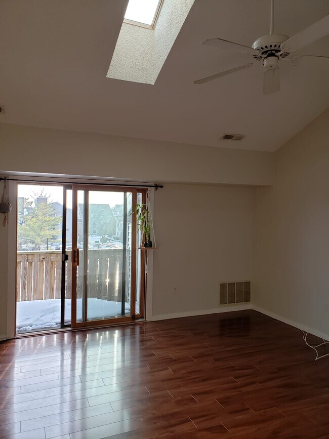 Foto del edificio - 5309 Ravens Crest Dr