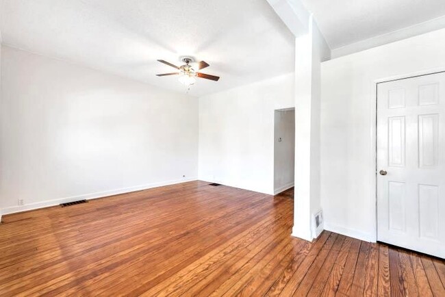 Building Photo - 5618 S Magnolia Ave