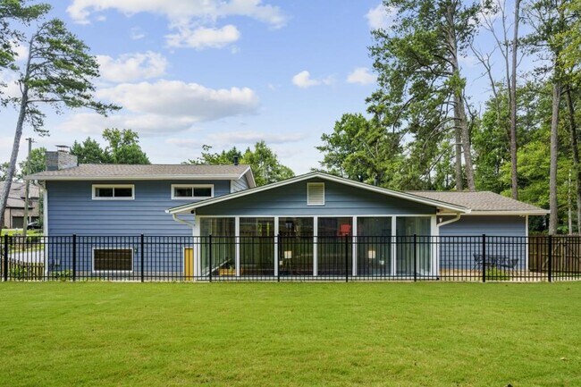 Foto del edificio - 1346 Valley View Rd