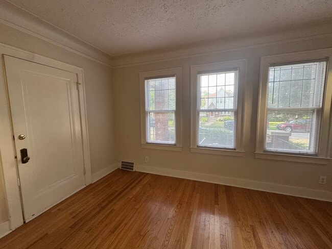 Living room windows - 166 Jewell St