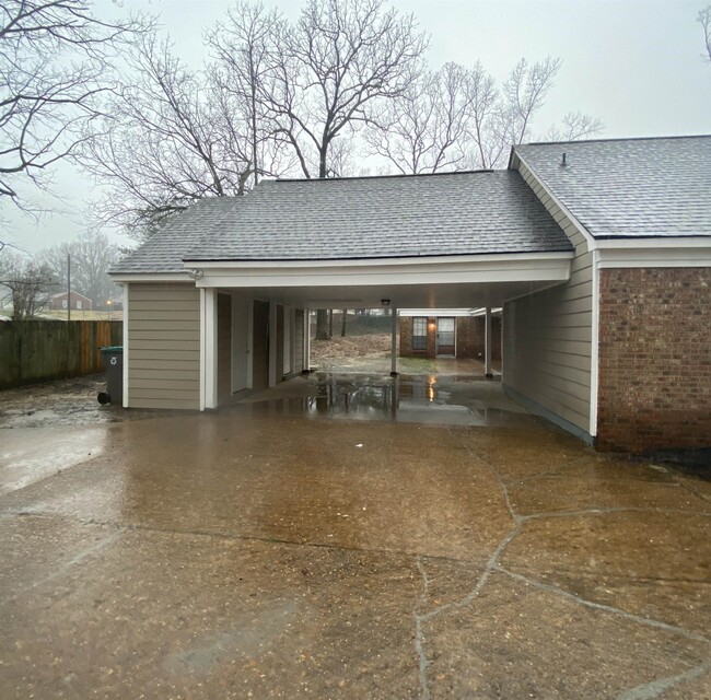 Building Photo - 8659 Thorncliff Dr