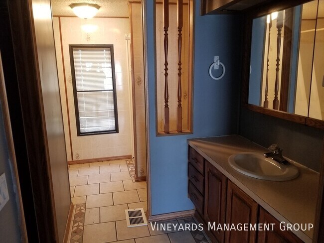 Building Photo - 1 month free rent