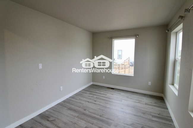 Foto del edificio - 911 Plum Creek Ct
