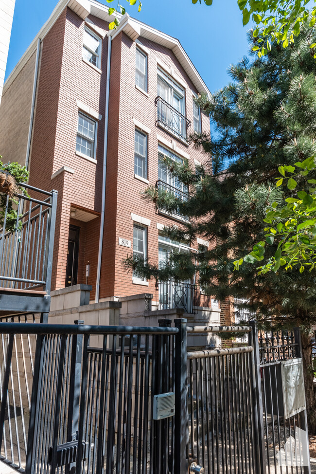 Building Photo - 840 N Wood St