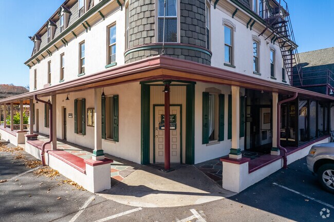 Entrance - 2688 E High St