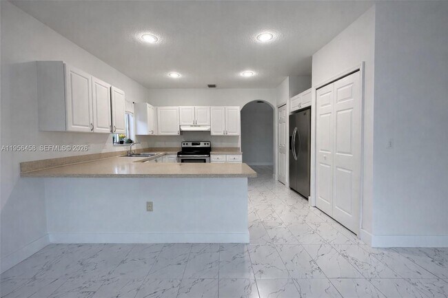 Foto del edificio - 841 SW 6th St