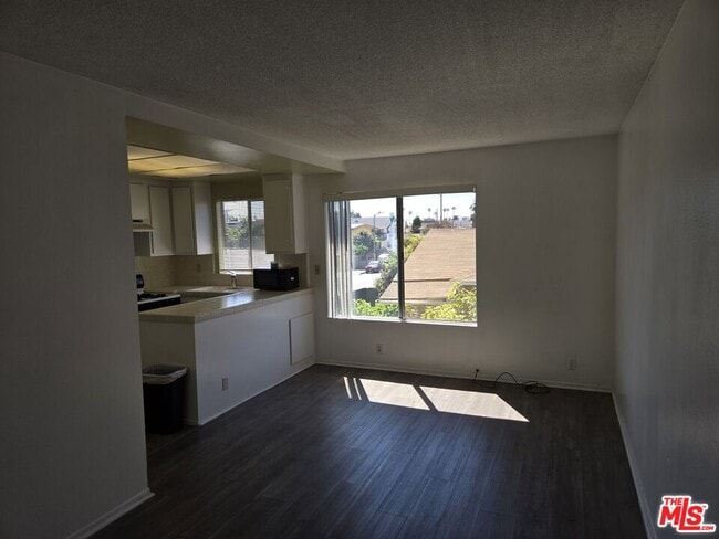 Building Photo - 1233 Tamarind Ave