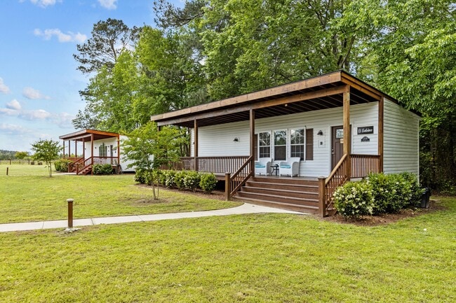 Building Photo - 2110 Las Flores Ln
